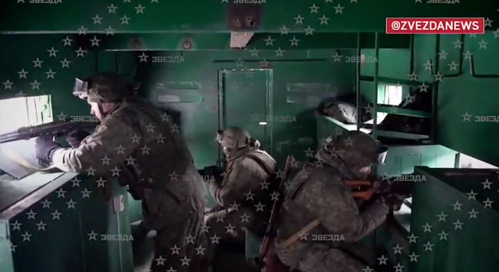 Всередині російського бронепоїзда/