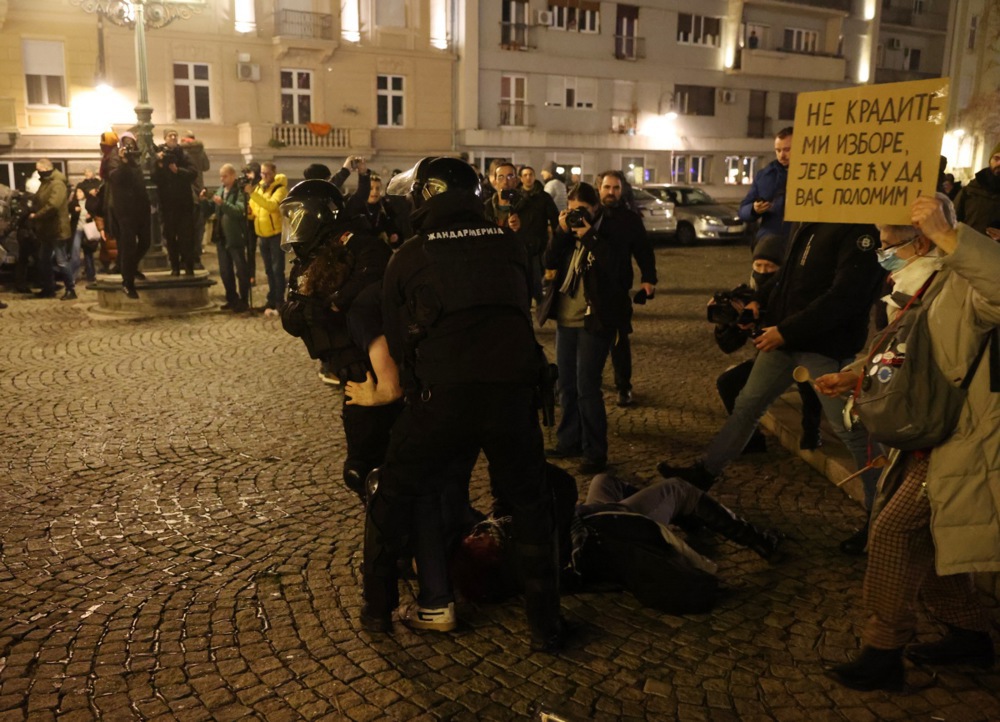 Затримання протестувальника поліцією