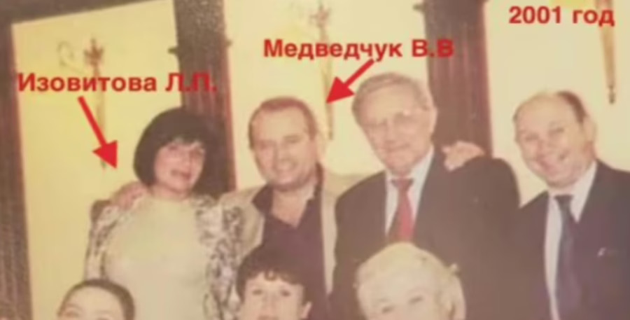 Адвокат Медведчука з паспортом РФ очолив його проросійський проєкт, але досі має ліцензію в Україні
