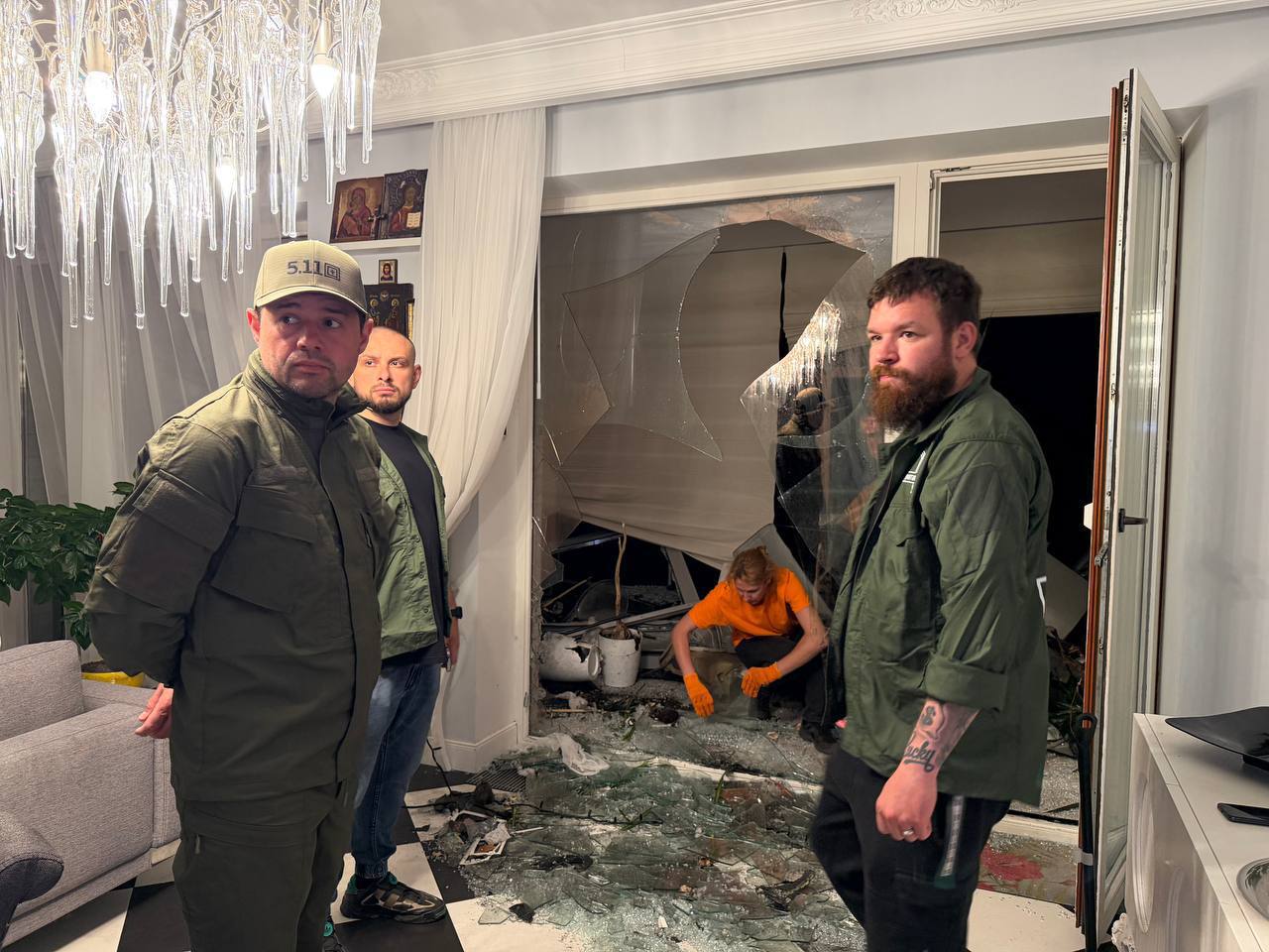Нічна атака на Одесу: квартира на 5 поверсі вигоріла вщент, є поранена