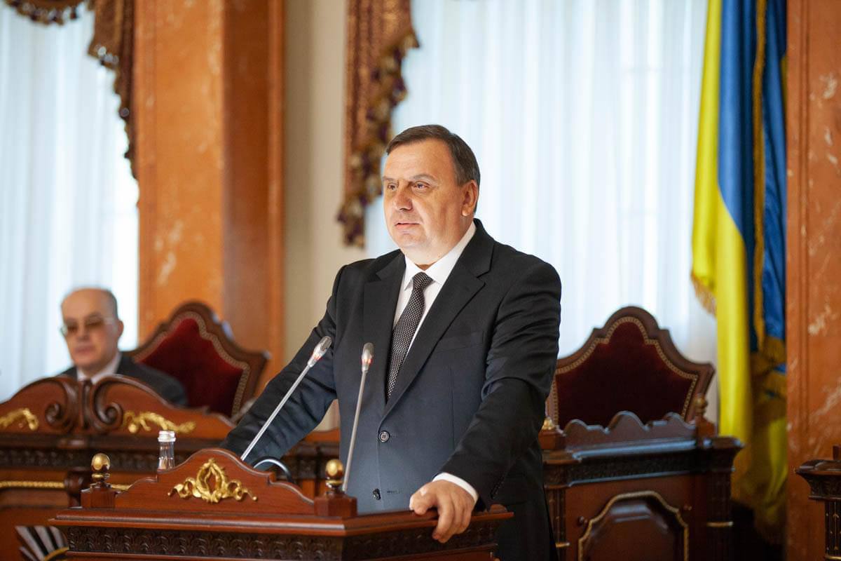 Il capo della Corte Suprema Stanislav Kravchenko all&#39;ora della riunione del Plenum della Corte Suprema del 6 giugno 2023