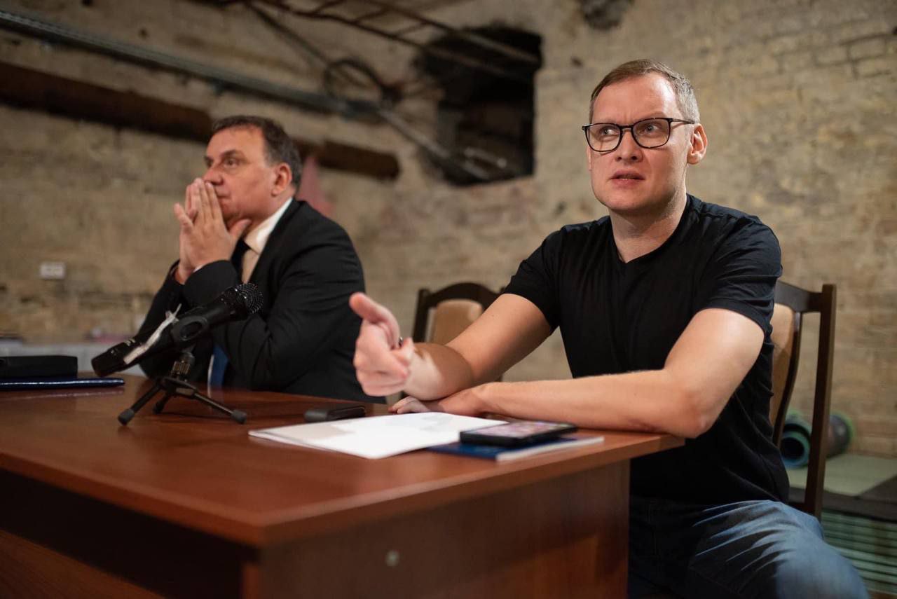 Stanislav Kravchenko e Andriy Smirnov a nome dell&#39;attuale giustizia nella mente del campo militare nel seminterrato della Corte Suprema, 28 giugno 2023