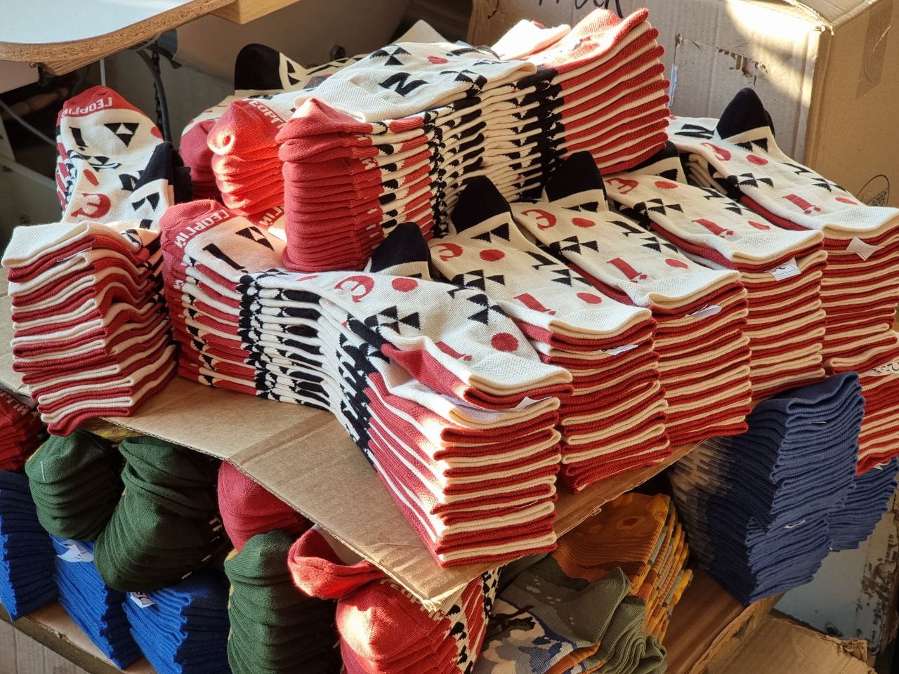 Шкарпетки вироблені у львівському приміщенні фабрики