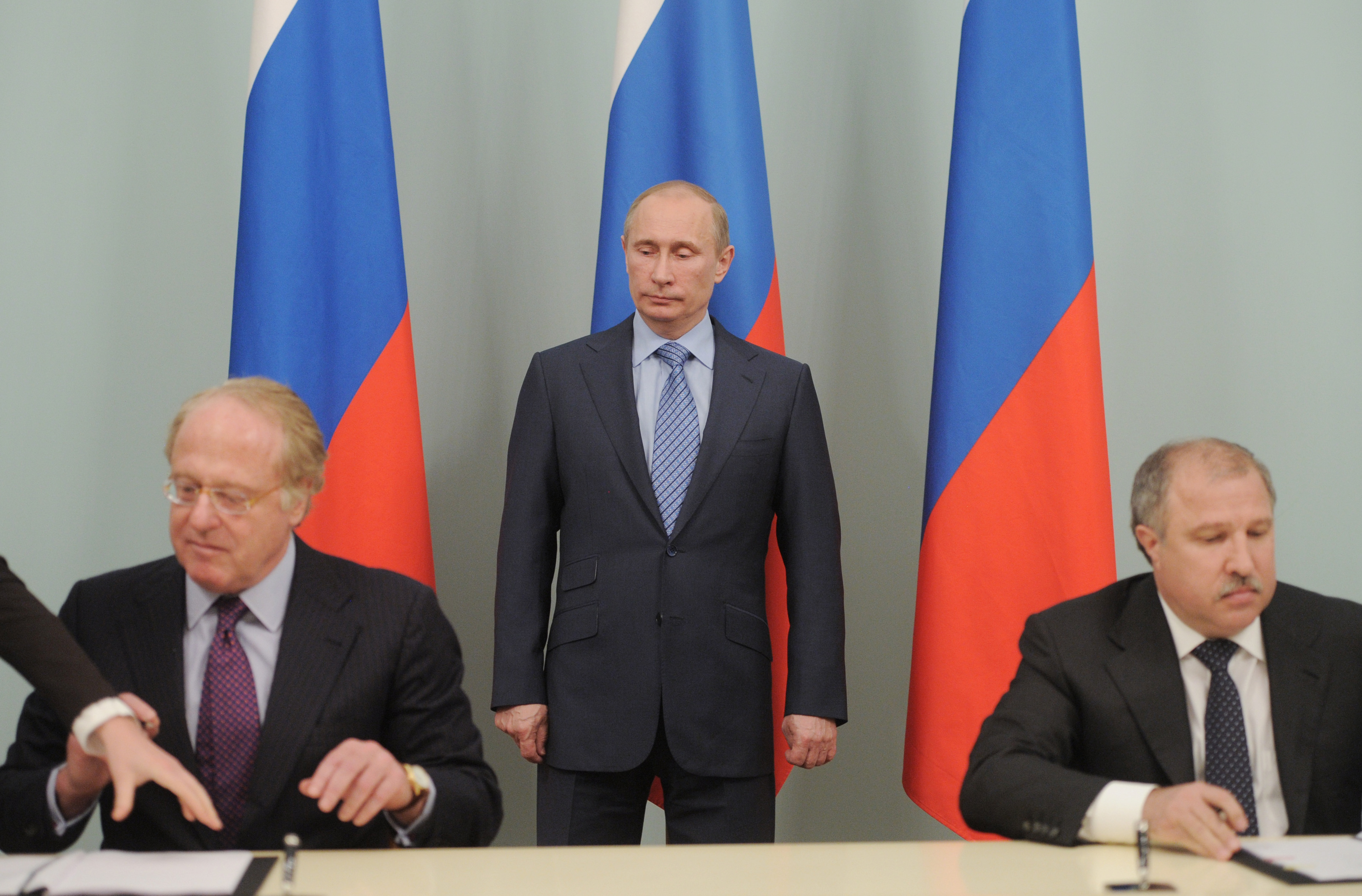 Владімір Путін та Едуард Худайнатов (праворуч), 25 квітня 2012 року