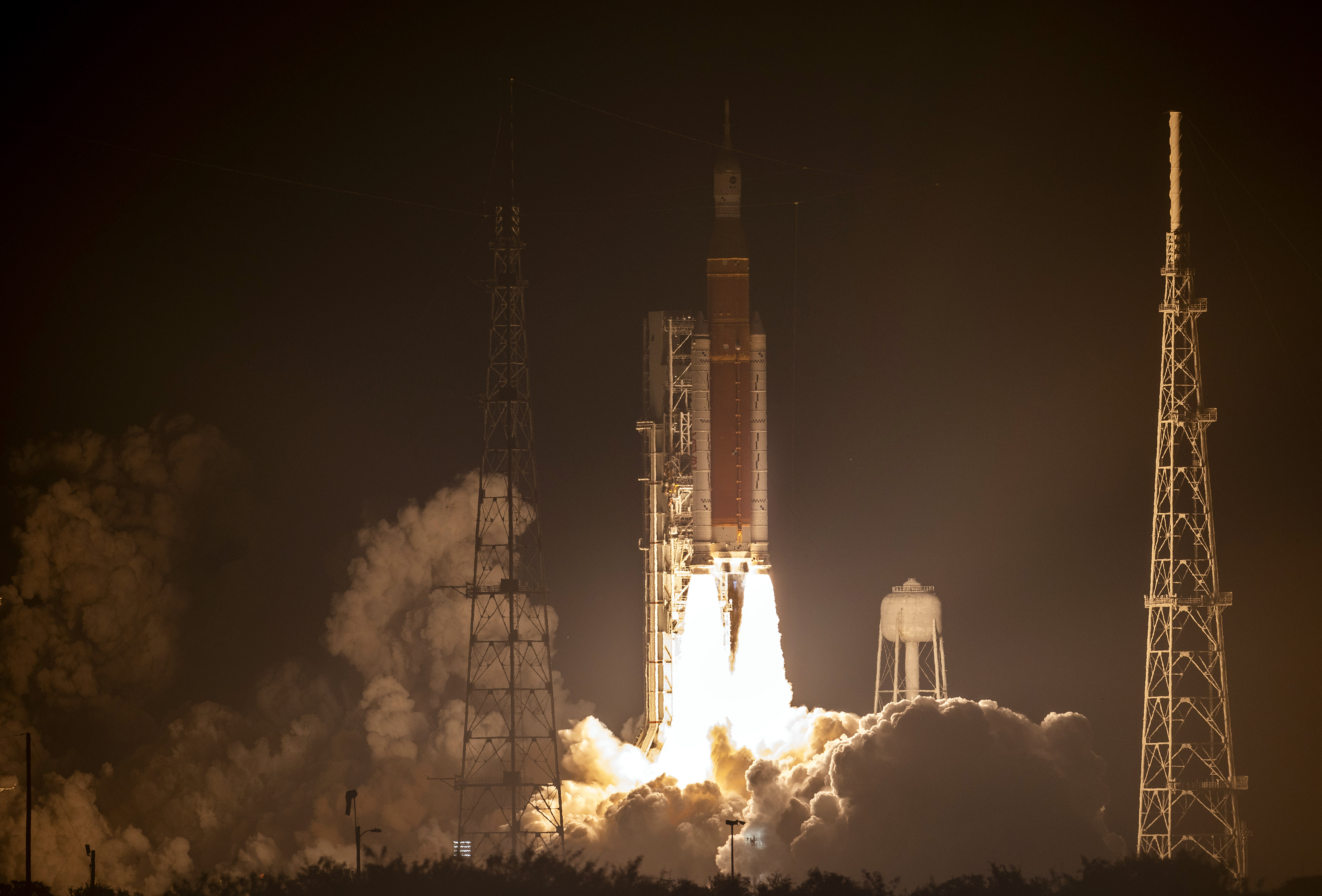 Space Launch System (SLS) із космічним кораблем Orion, 16 листопада 2022 року