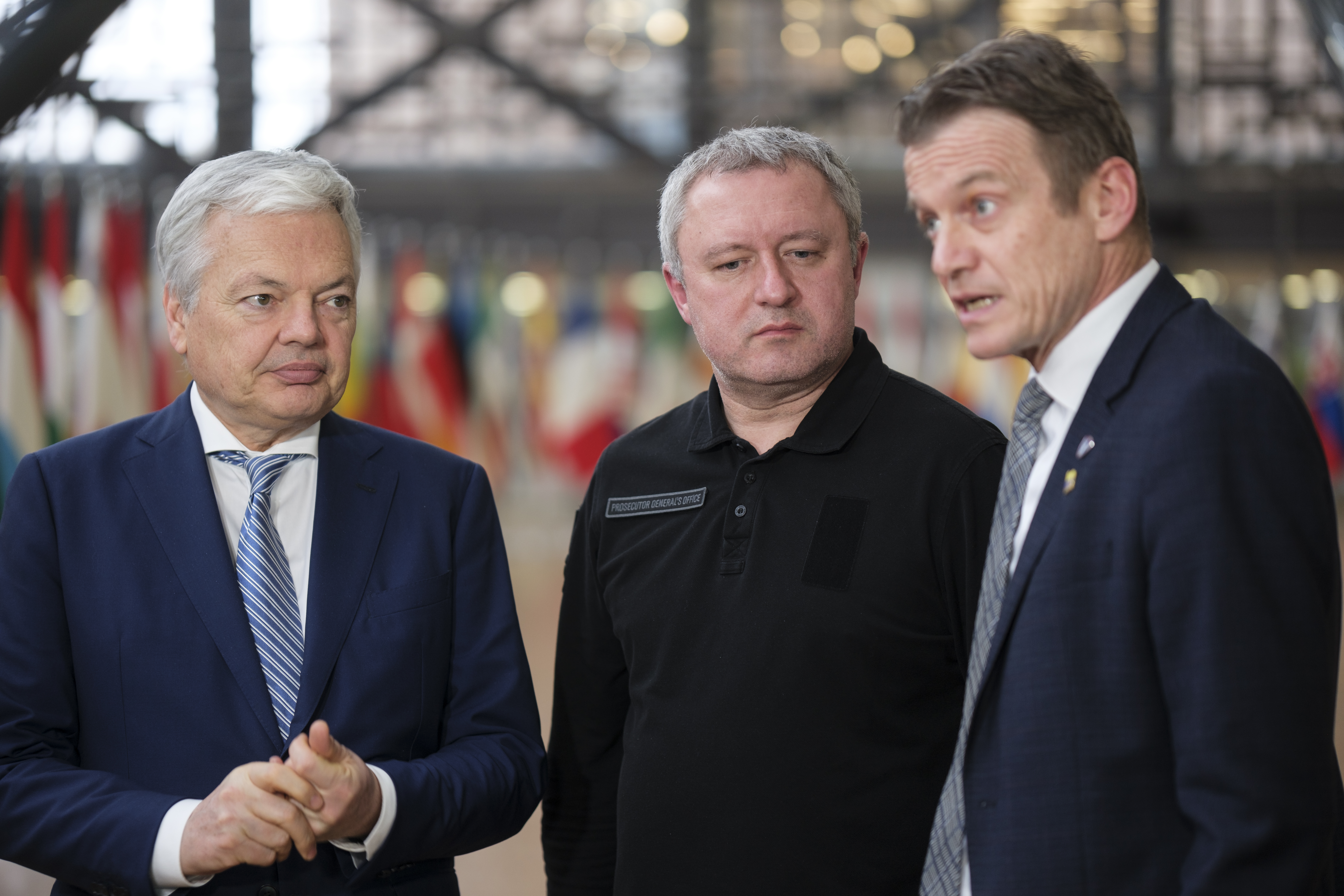 По центру Генпрокурор Андрій Костін під час чергової закордонної поїздки По центру Генпрокурор Андрій Костін під час чергової закордонної поїздки