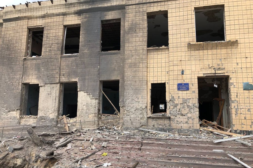 Разрушенная школа в Снегиревке