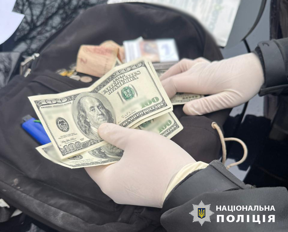 Тисяча доларів за повістку: в Одеській області на корупції викрили працівника ТЦК