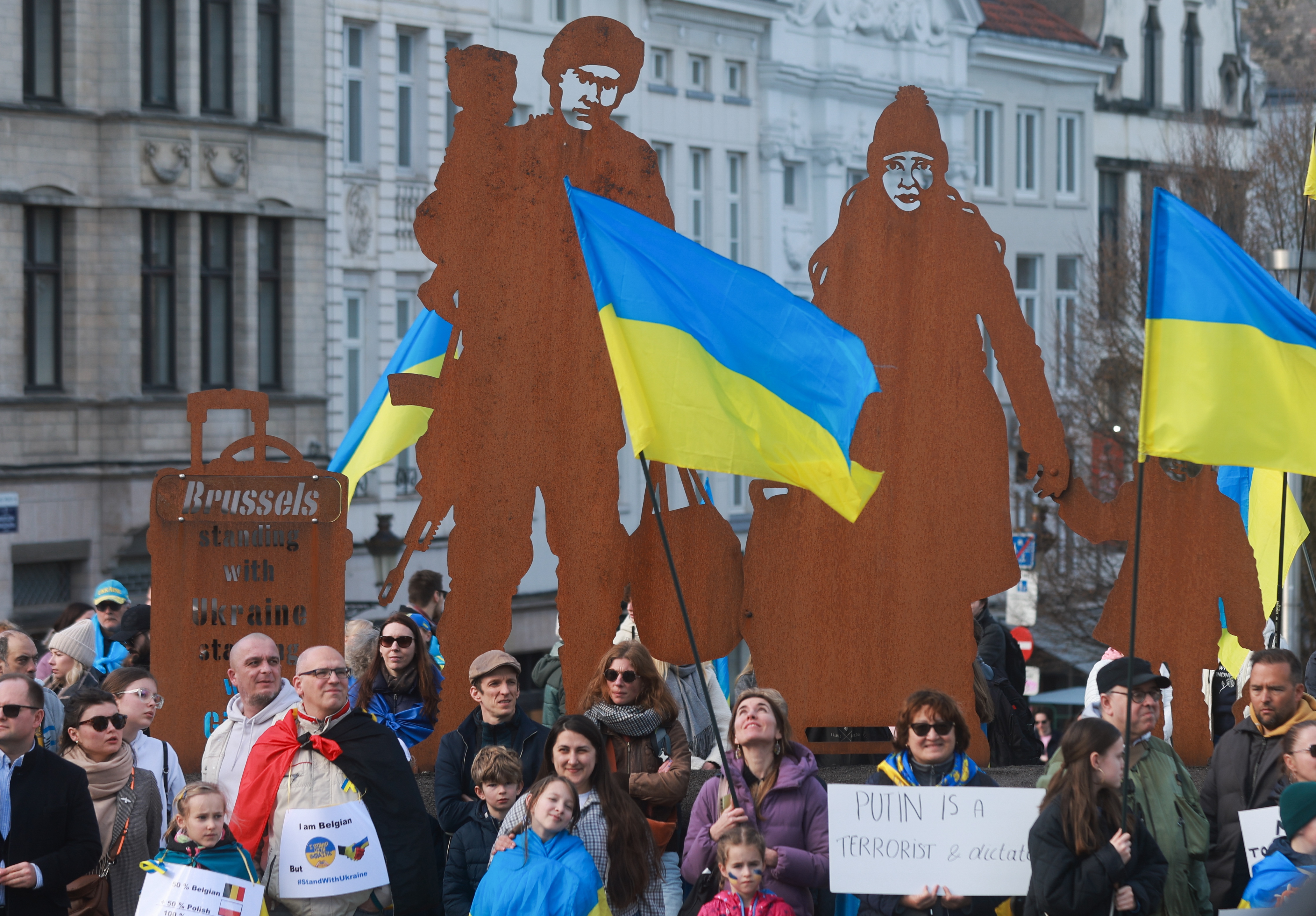 Три роки боротьби: глобальні акції на підтримку України (фото)