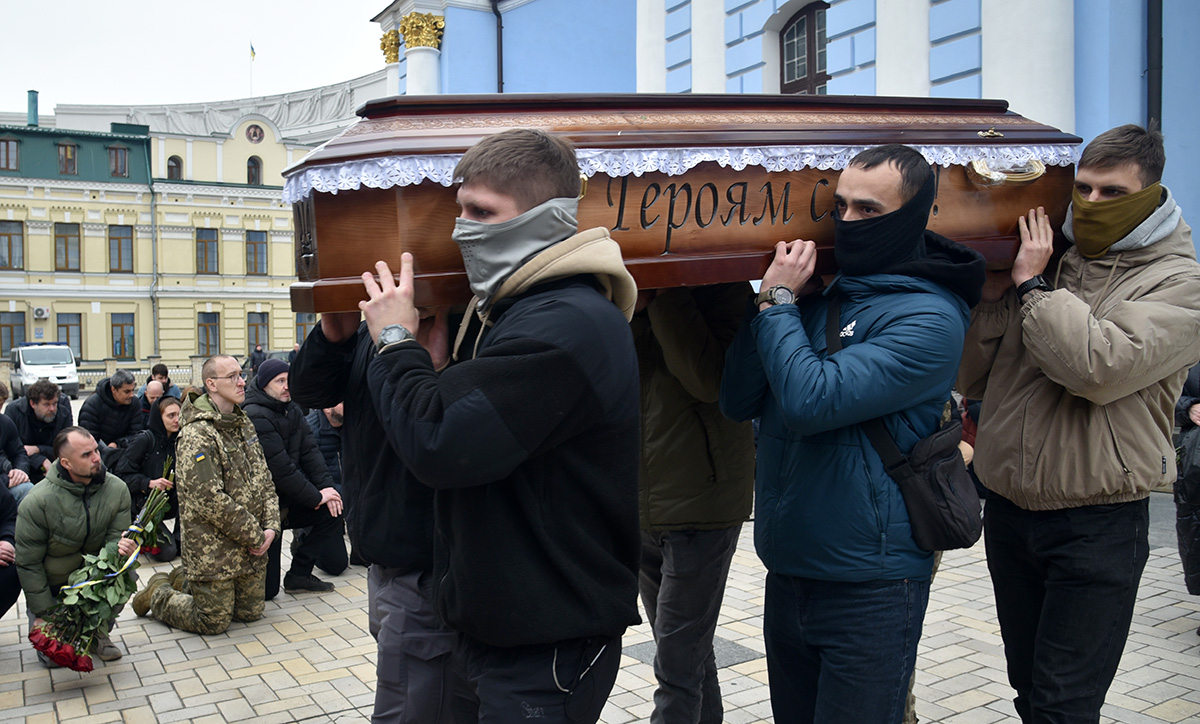 У Києві відбулося прощання із військовим та режисером "Орла і решки" Василем Хомком