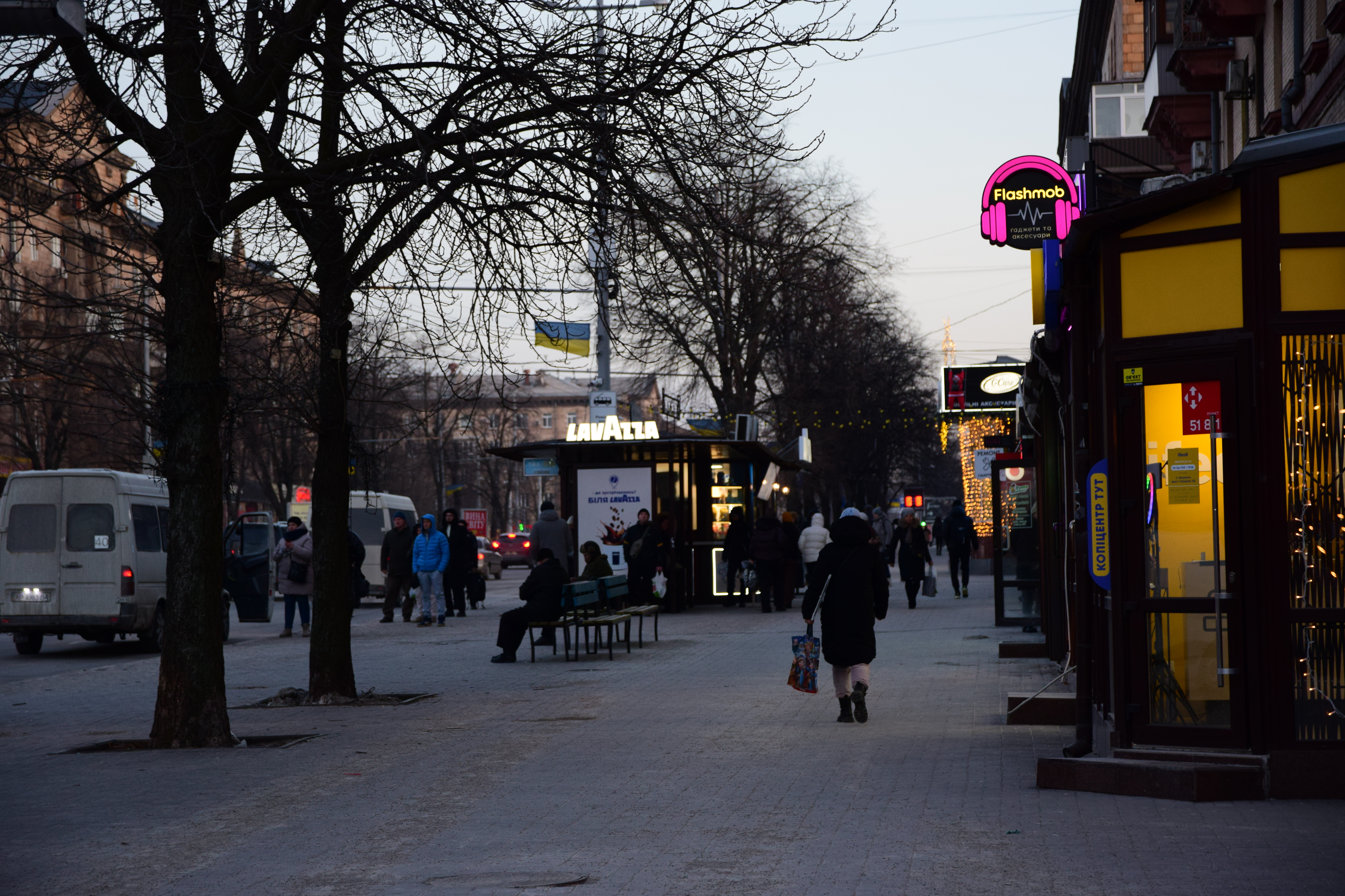 Запоріжці їдуть додому після роботи