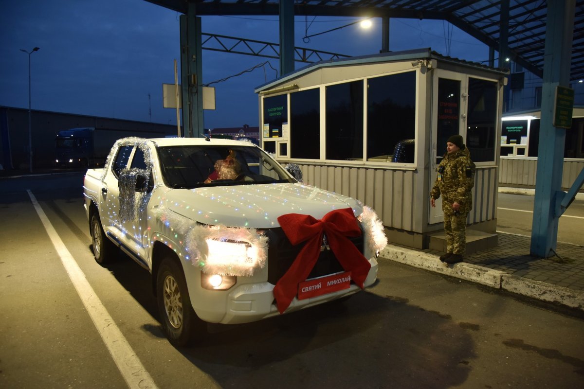 Святий Миколай прибув в Україну через пункт «Рава-Руська»