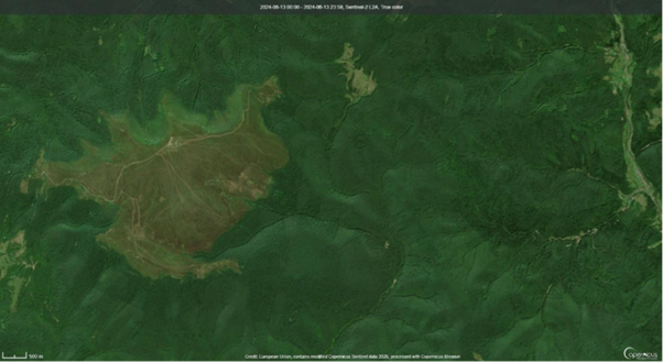 Супутникові знімки полонини Руна та прилеглих лісів, через які навесні 2025 року було прокладено дорогу, станом на 13 серпня 2024 року