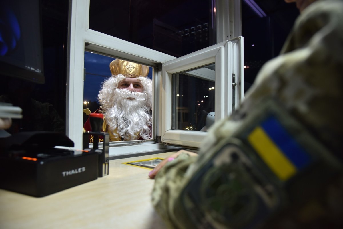 Святий Миколай прибув в Україну через пункт «Рава-Руська»