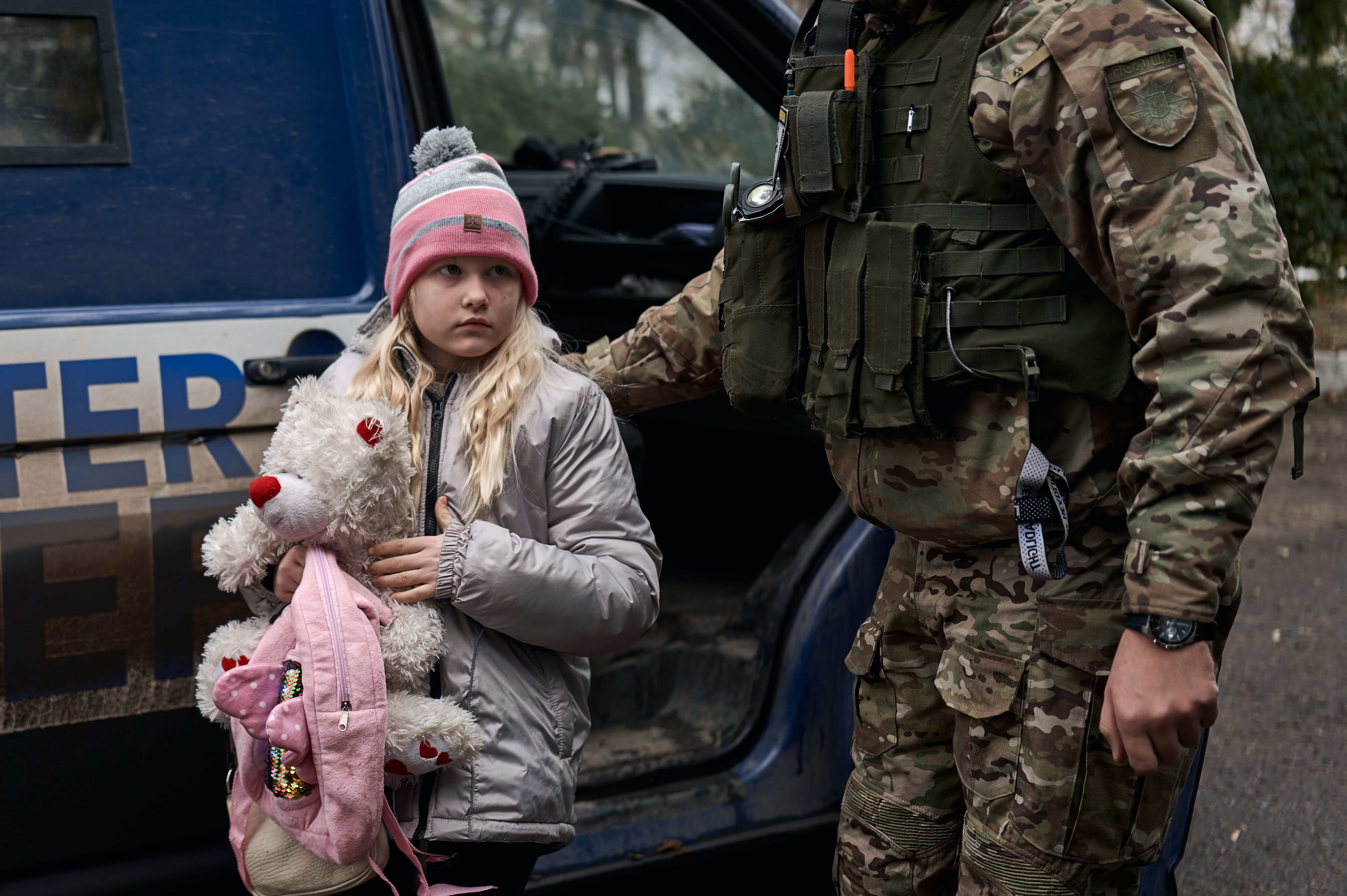 Эвакуация населения подразделением Национальной полиции «Білі янголи»