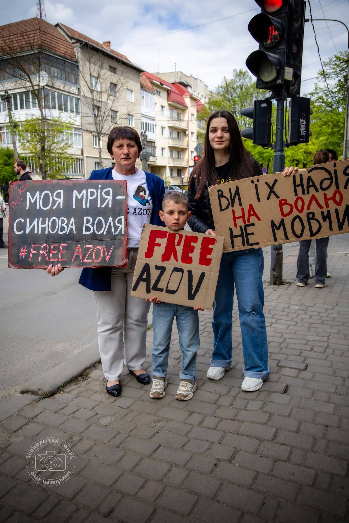 Лілія Гуртовська із сином і мамою Миколи Гуртовського