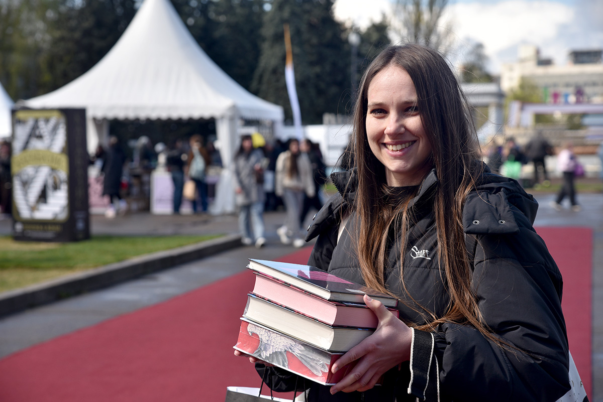Кольори та відлуння: як «Книжкова країна» у Києві об’єднує мистецтво, кіно та пам'ять