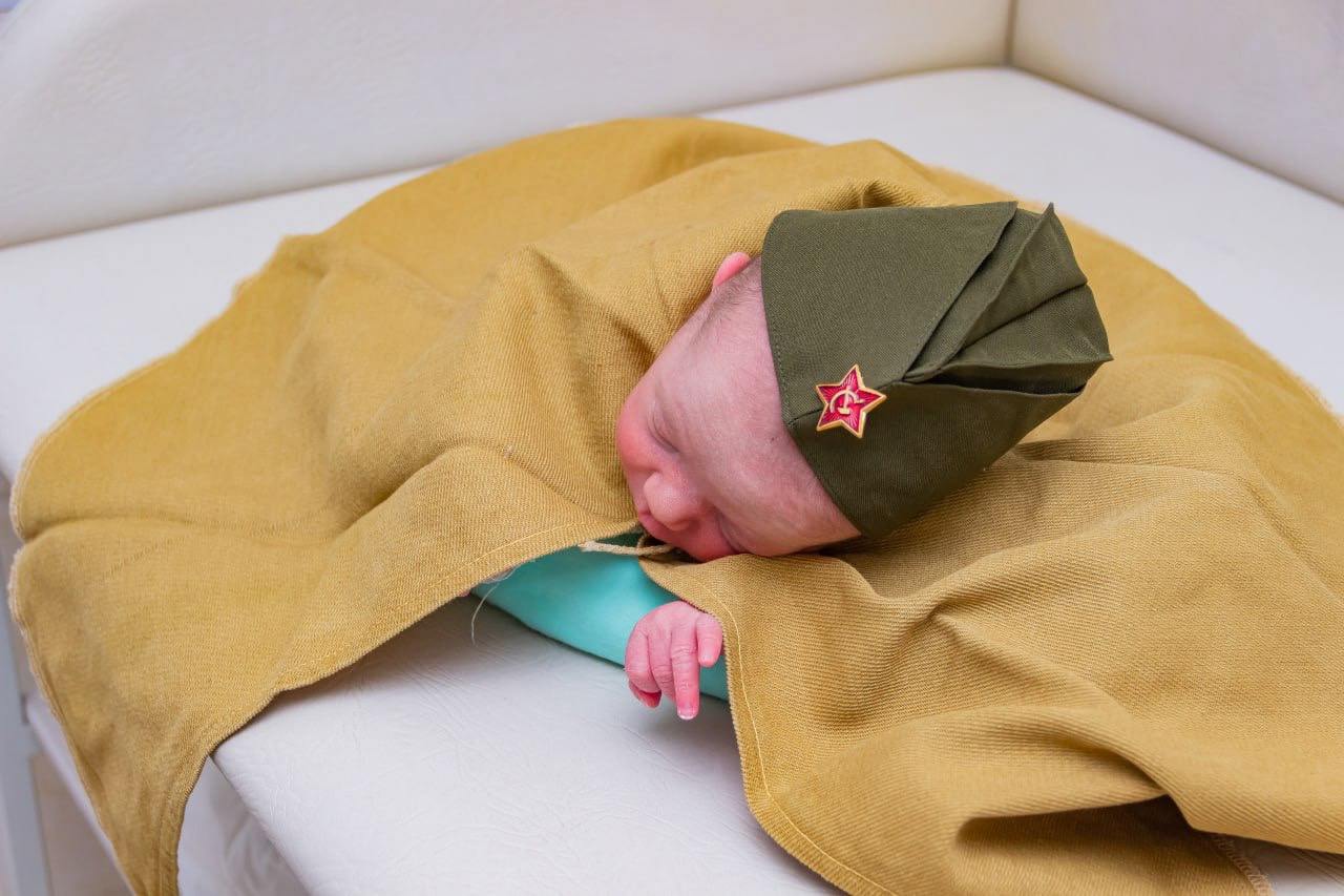 Выписка новорождённых в военной форме в Кемерово. Выписка новорождённых в военной форме в Кемерово.