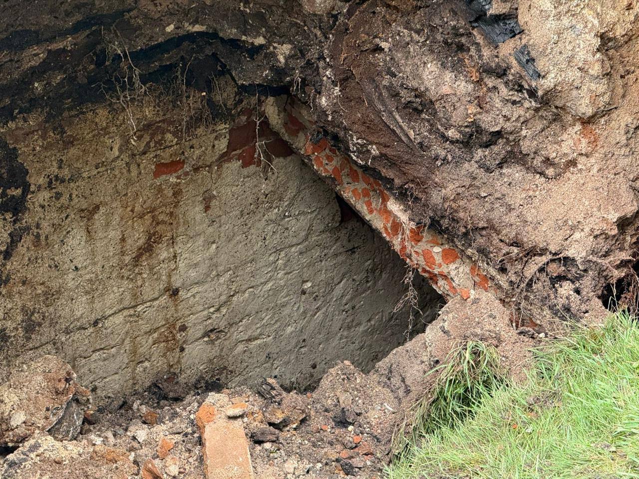 Підземні ходи, які змогли помітити через зсув ґрунту. Підземні ходи, які змогли помітити через зсув ґрунту.