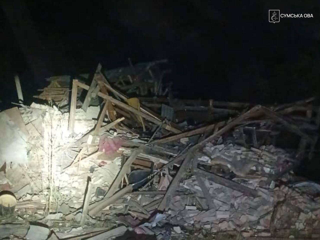 Унаслідок ворожого удару КАБами по Сумах пошкоджені та зруйновані будинки: серед постраждалих є діти