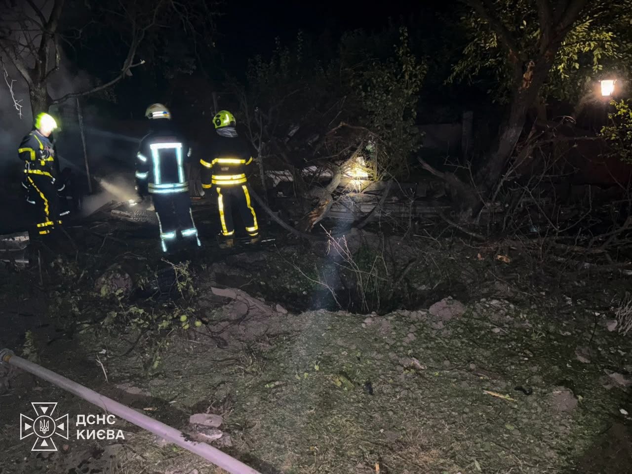 Пожежі в п’яти районах Києва, двоє загиблих та постраждалі: ДСНС публікує фото наслідків ворожої атаки