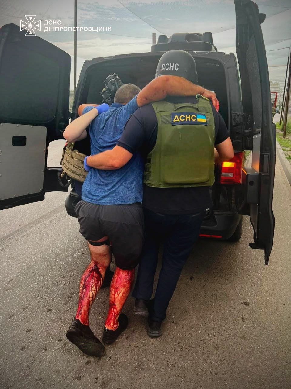 На Дніпропетровщині окупанти атакували рятувальників під час гасіння пожежі: троє постраждалих