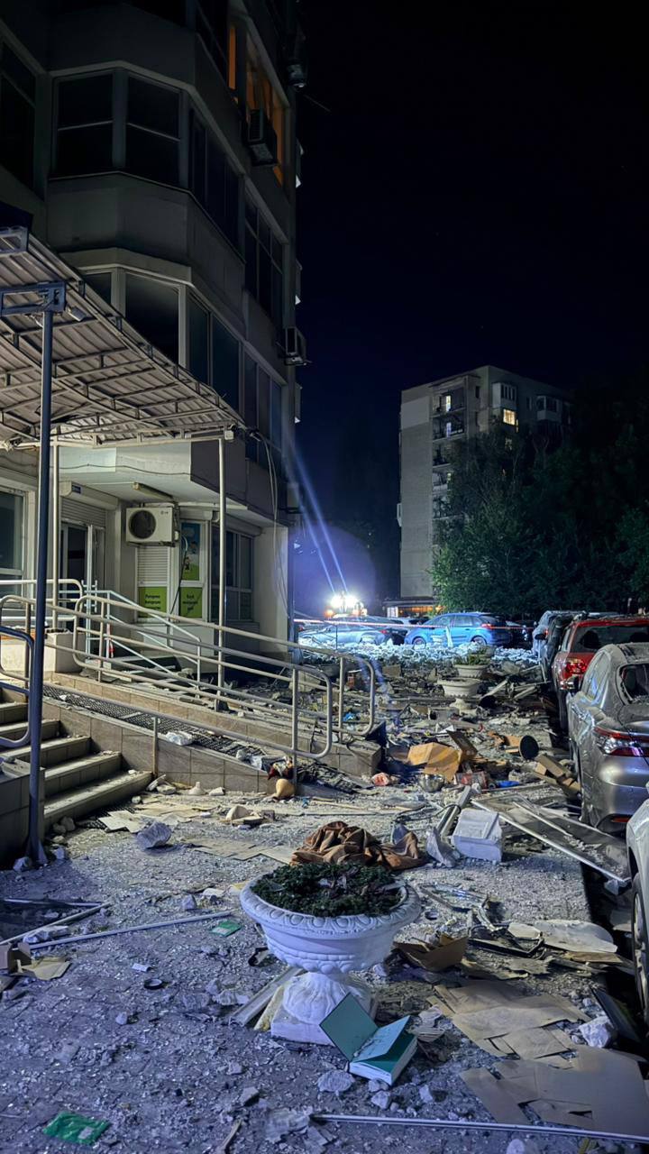РФ атакувала Одесу: зруйновано квартири у багатоповерхівці, восьмеро постраждалих, серед них є дитина