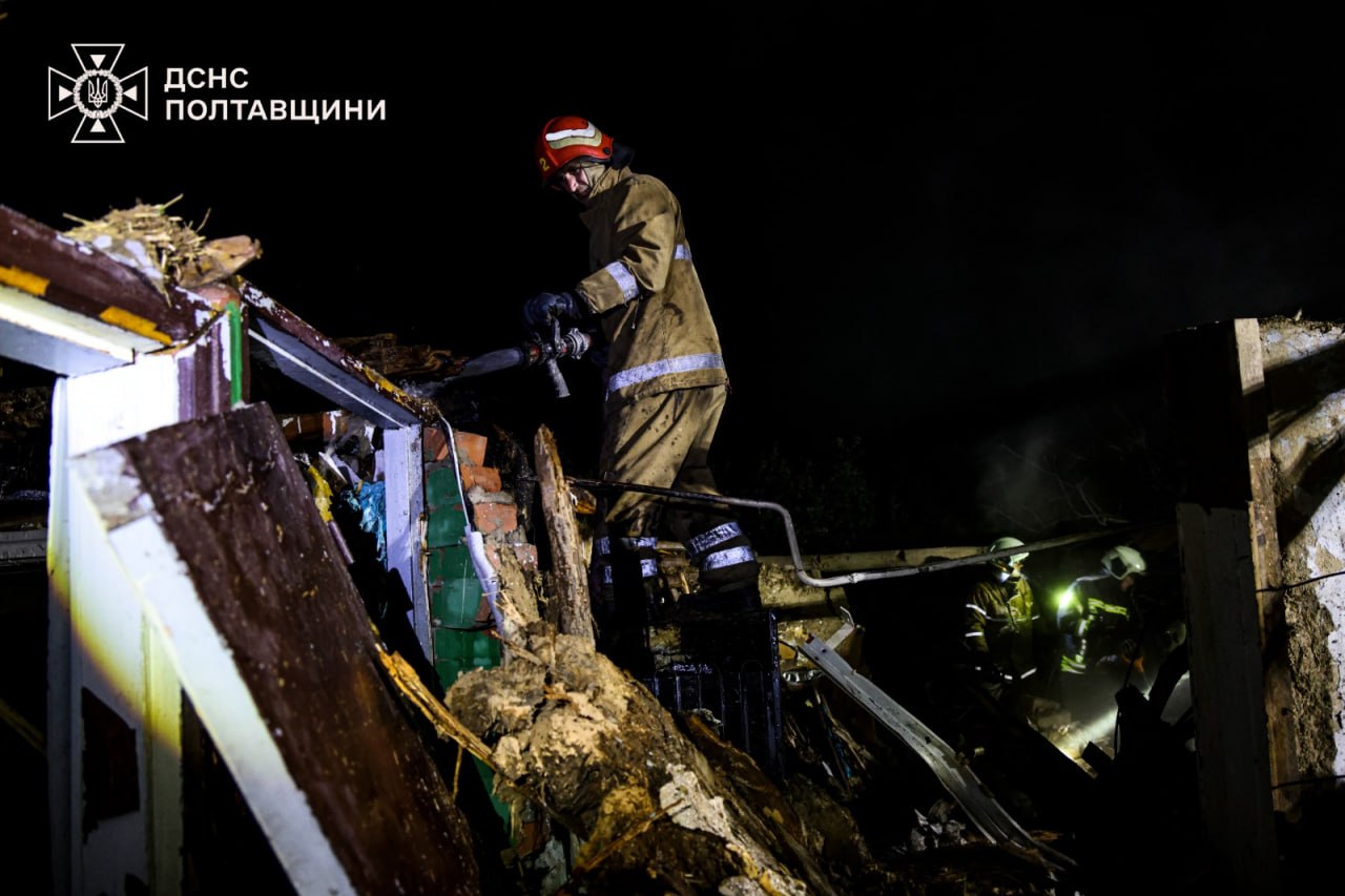 На Полтавщині пошкоджено будинок та інфраструктуру: у ДСНС показали наслідки російського удару