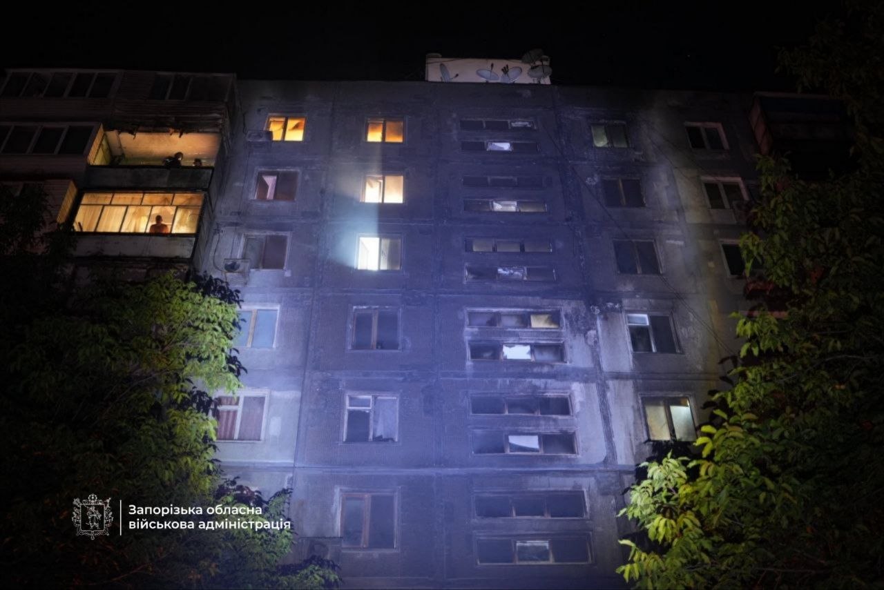 Окупанти протягом ночі атакували Запоріжжя дронами та КАБами: двоє людей загинули