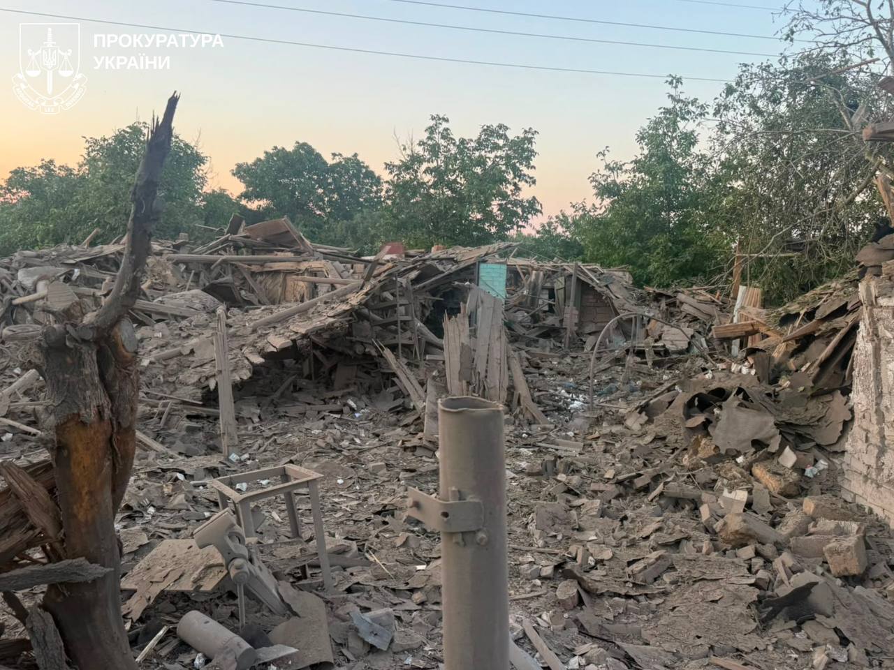 Окупанти атакували Ізюм дроном та авіабомбою: пошкоджено щонайменше 15 будинків, є постраждалі