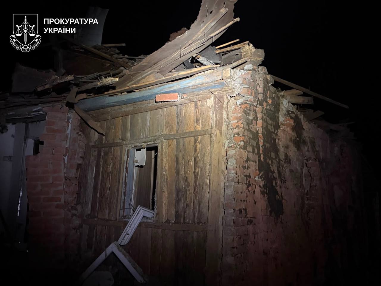 Окупанти атакували Ізюм дроном та авіабомбою: пошкоджено щонайменше 15 будинків, є постраждалі