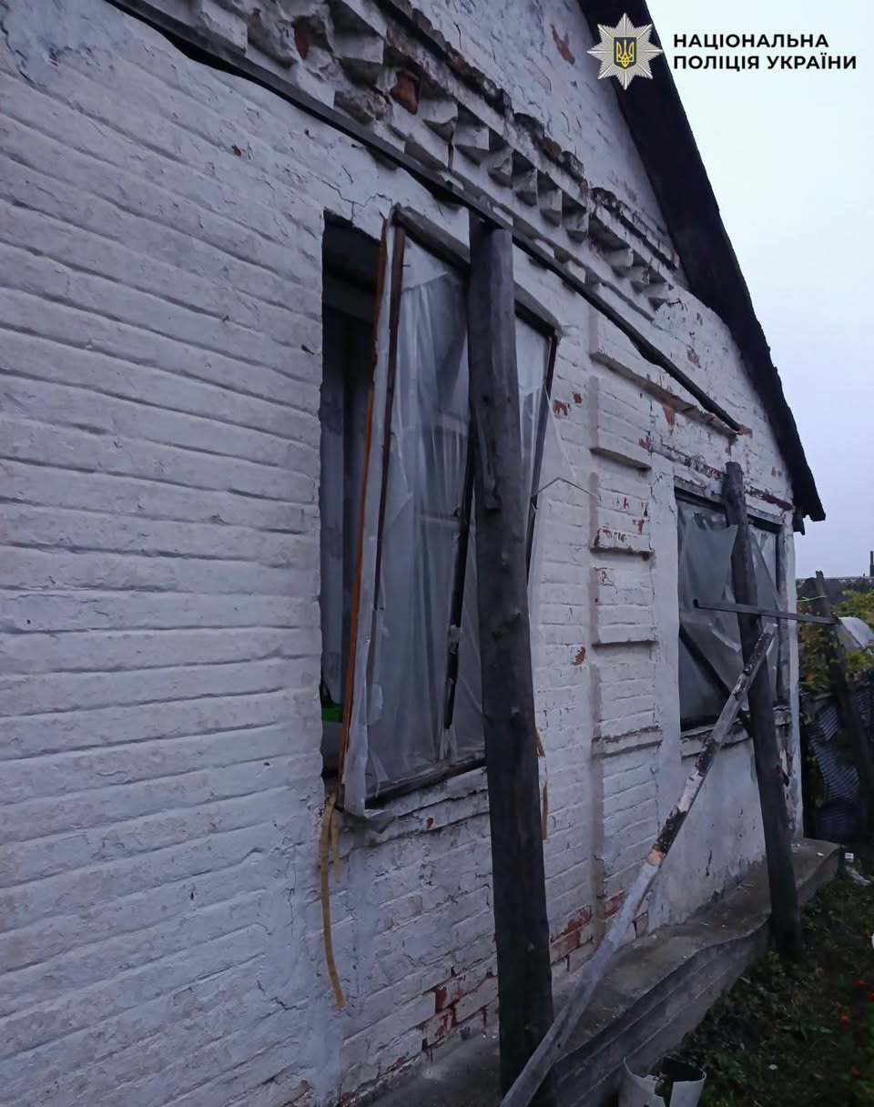 Окупанти атакували Київщину: пошкоджено будинки й автомобілі, четверо постраждалих