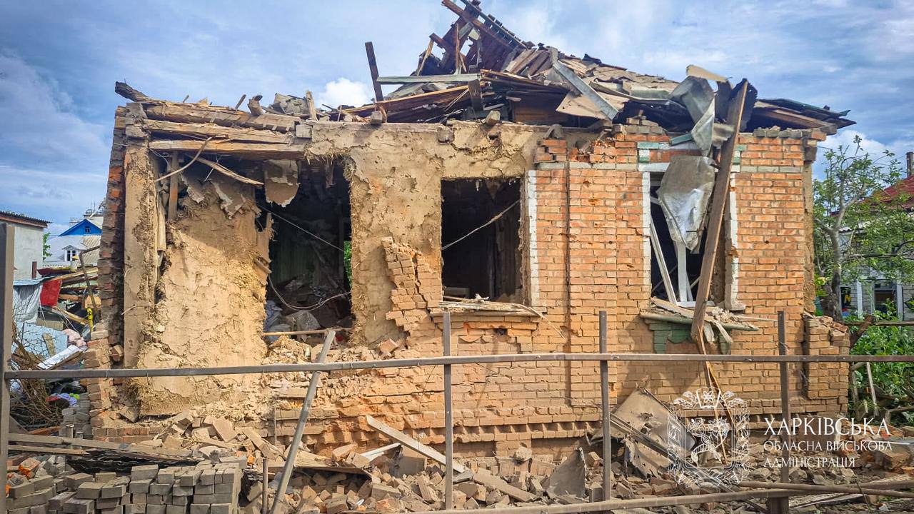 Окупанти атакували будинок у Харкові: є загибла та дев’ятеро поранених, серед яких є діти