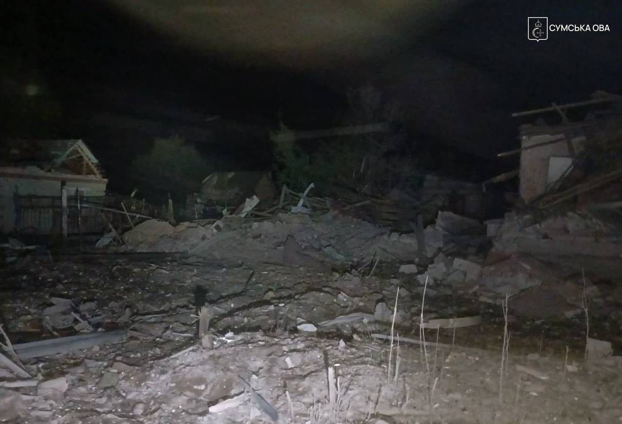 Унаслідок ворожого удару КАБами по Сумах пошкоджені та зруйновані будинки: серед постраждалих є діти