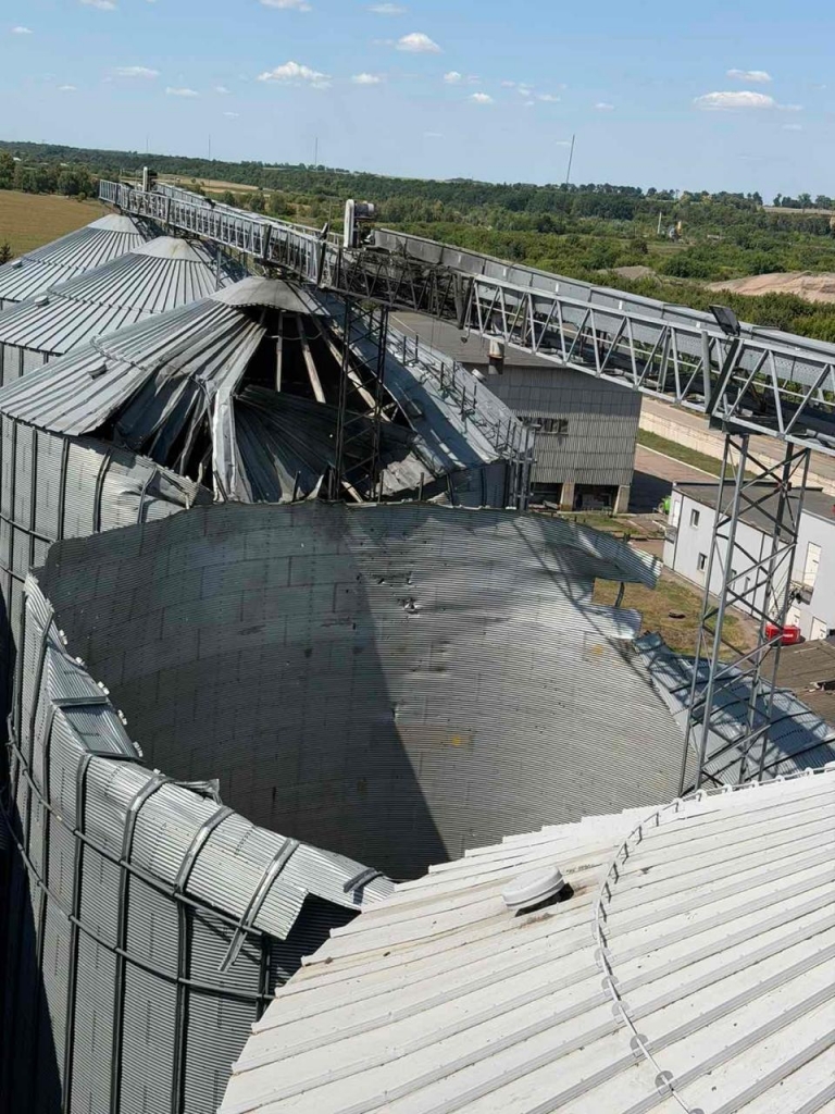 Новий удар по агробізнесу: росіяни пошкодили елеватор на Сумщині