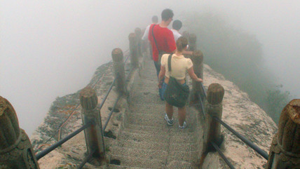 Наградой отважным туристам станет дивная панорама, открывающаяся с Южной вершины