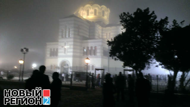 Янукович вряд ли заметил срочное благоустройство территории к его приезду - на Херсонес опустился густой туман