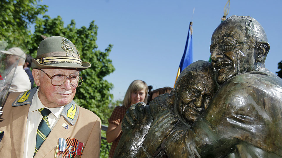 Памятник Луиджи и Мокрине