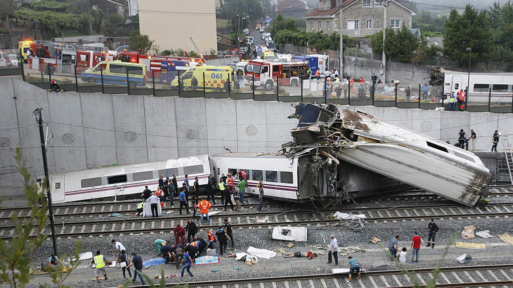 В Испании растет число жертв железнодорожной катастрофы.