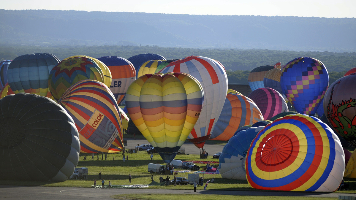 Фестиваль организуется каждый нечетный год и проходит в июле-августе в течение 10 дней