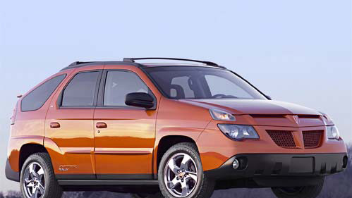 8 место. Pontiac Aztek, неоднократный победитель в номинации самого уродливого автомобиля - и лишь на восьмом месте? Автокритик Дэн Нейл считает, что его "не могли бы ненавидеть больше, даже если бы на решетке радиатора была свастика". Кстати, когда создателям сериала "Во все тяжкие" понадобилась "машина для лузера по жизни", выбор пал именно на Aztek.