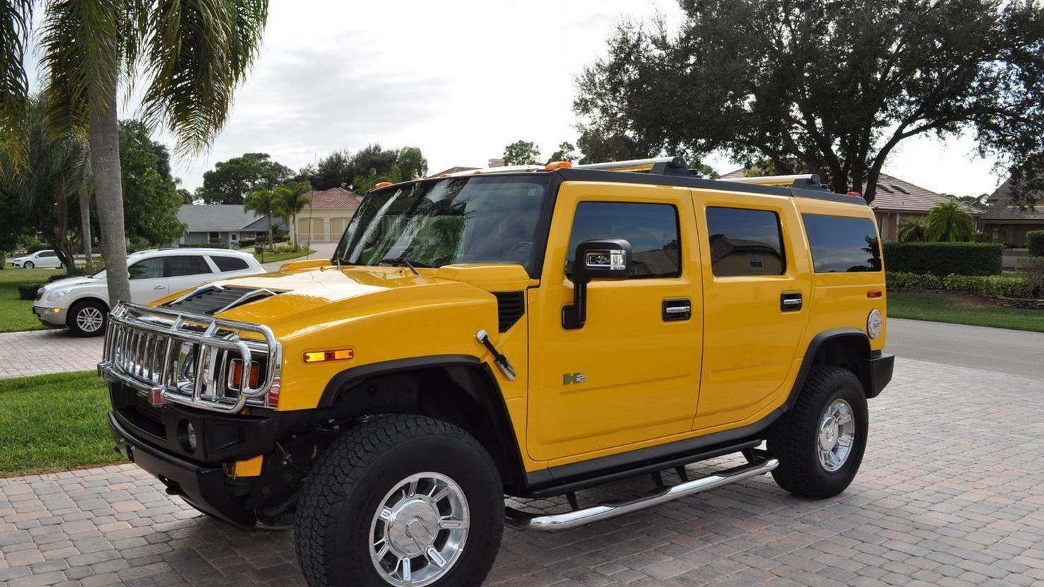 3 место. Hummer H2: "Я работаю клерком, потому что меня не взяли в армию". Машина для юриста, который мечтает получить на Новый год ПЗРК и утирает скупую слезу, пересматривая "С меня хватит" с Майклом Дугласом.