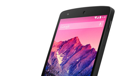 Nexus 5 оснащен 4,95-дюймовым IPS-дисплеем