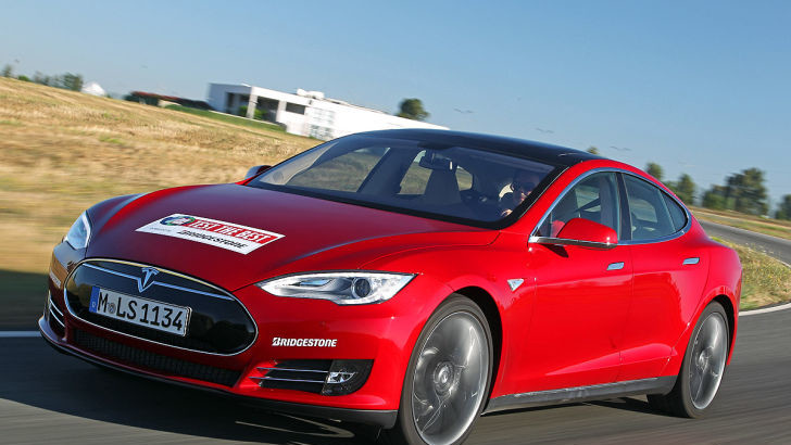 Лучший автомобиль премиум класса (2 место) Tesla Model S