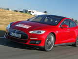 Лучший автомобиль премиум класса (2 место) Tesla Model S