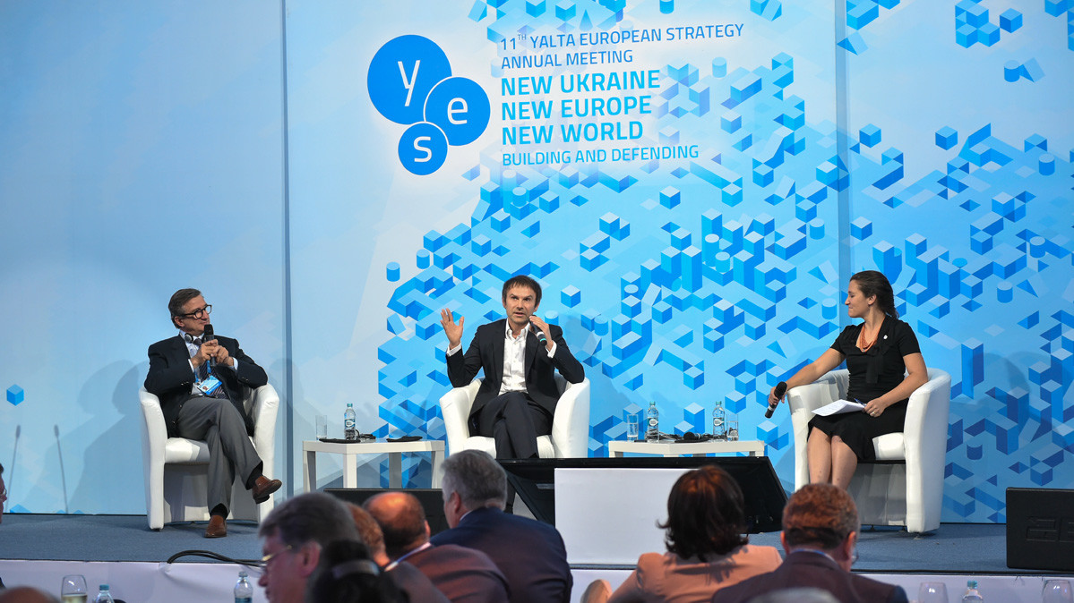 Сергей Тарута, Председатель Донецкой областной государственной администрации, Святослав Вакарчук, основатель фонда "Люди будущего", общественный деятель и Христя Фриланд, член Парламента Канады