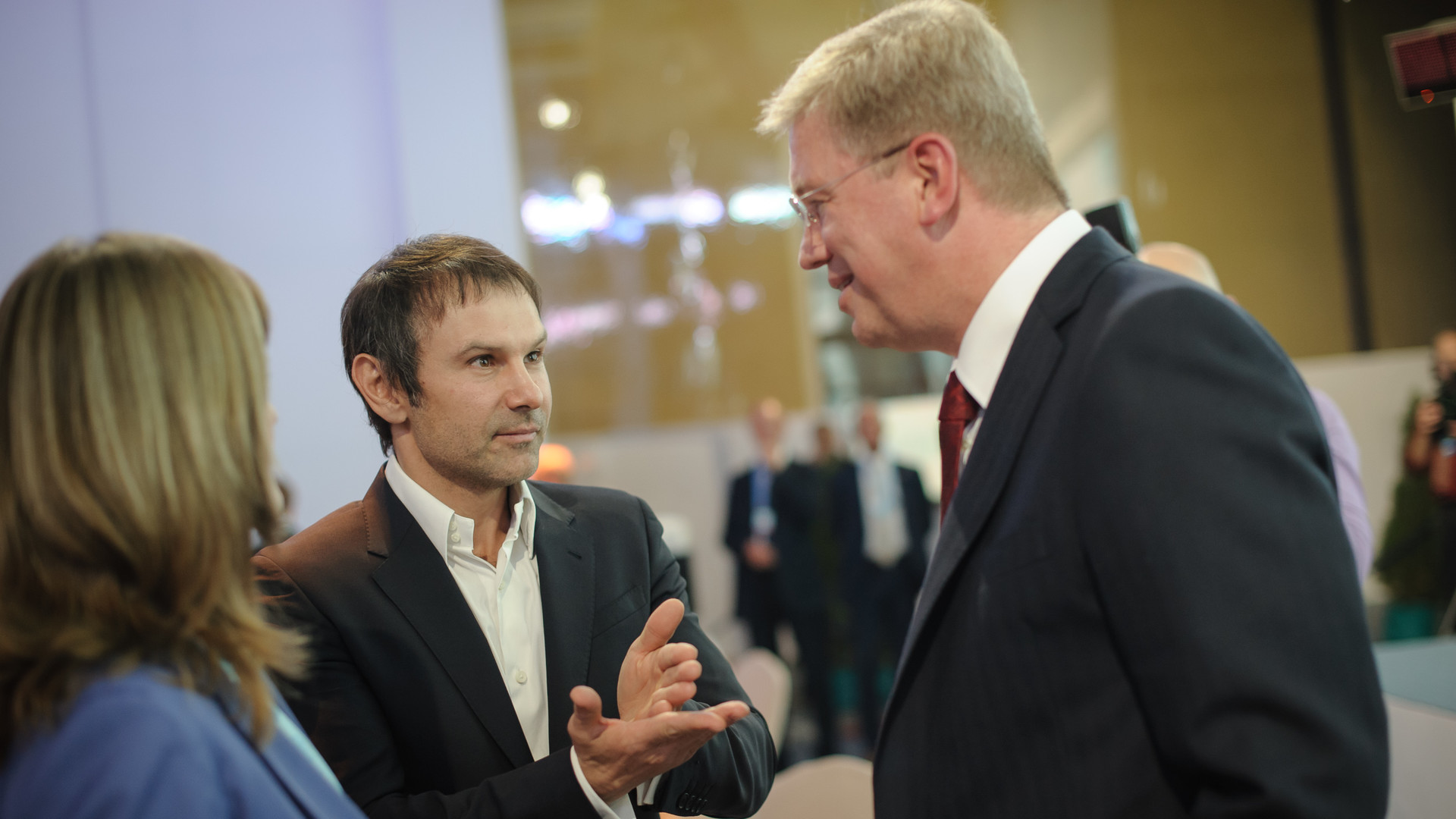 Святослав Вакарчук, основатель фонда "Люди будущего", общественный деятель, и Штефан Фюле, Комиссар по вопросам расширения и Европейской политики соседства, Европейская Комиссия