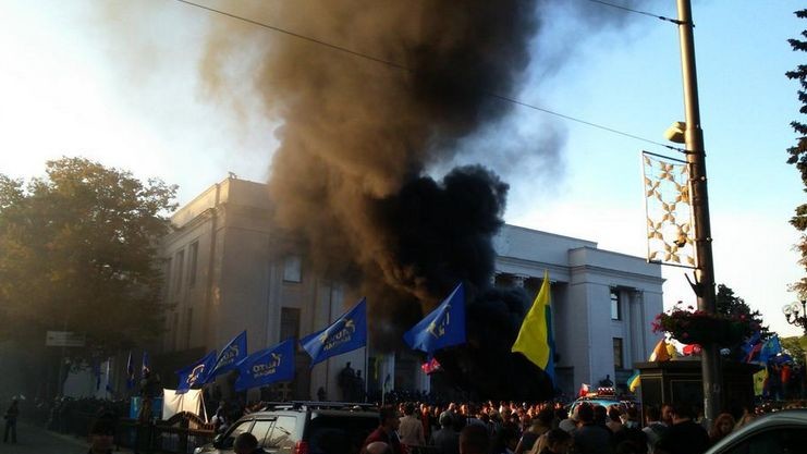 Под Радой подожгли покрышки