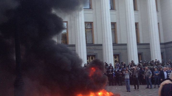 Под Радой подожгли покрышки