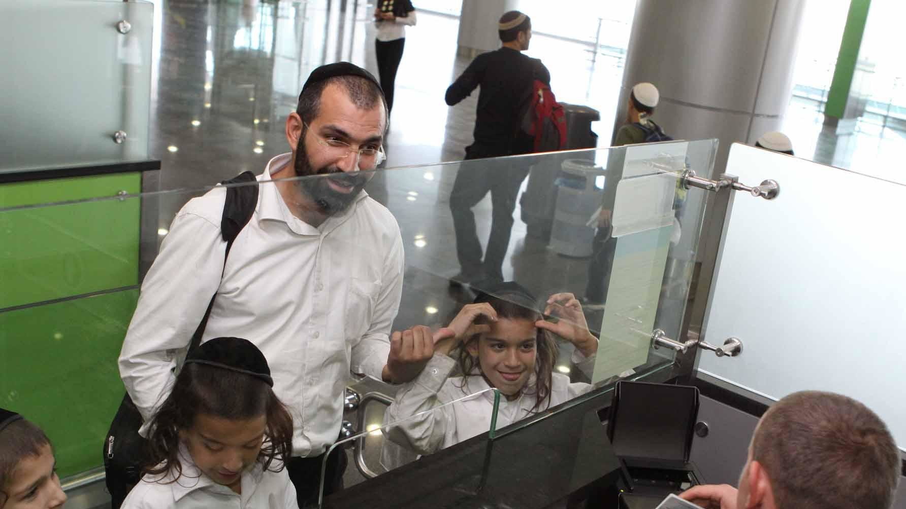 Упродовж доби прикордонники оформили майже 6000 хасидів